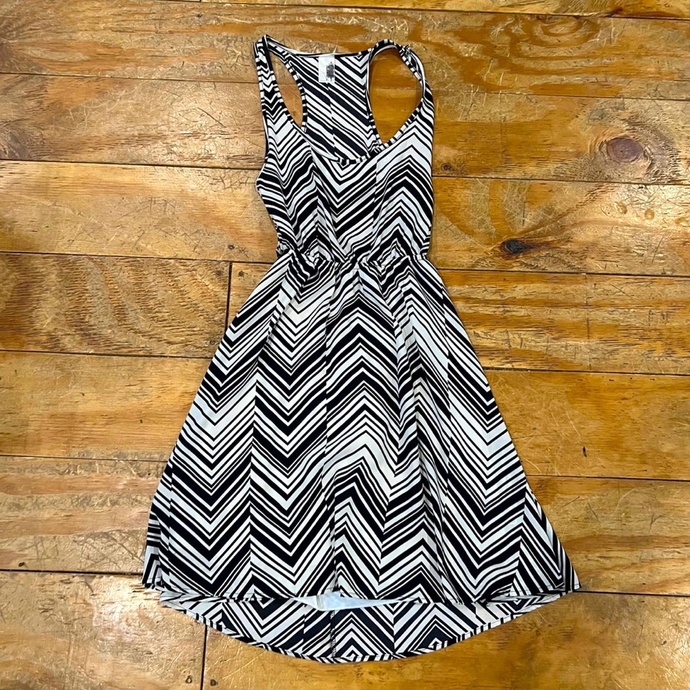 Dress women’s Black & White Patterned Fit & Flare Casual Dress Small Boutique
